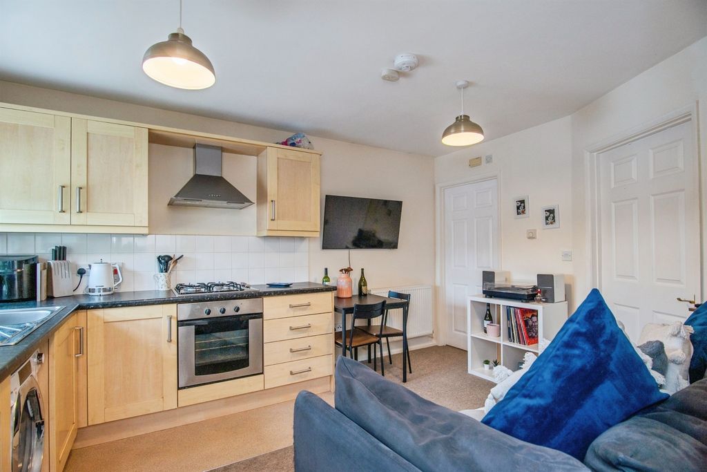 Property photo 2 of 11