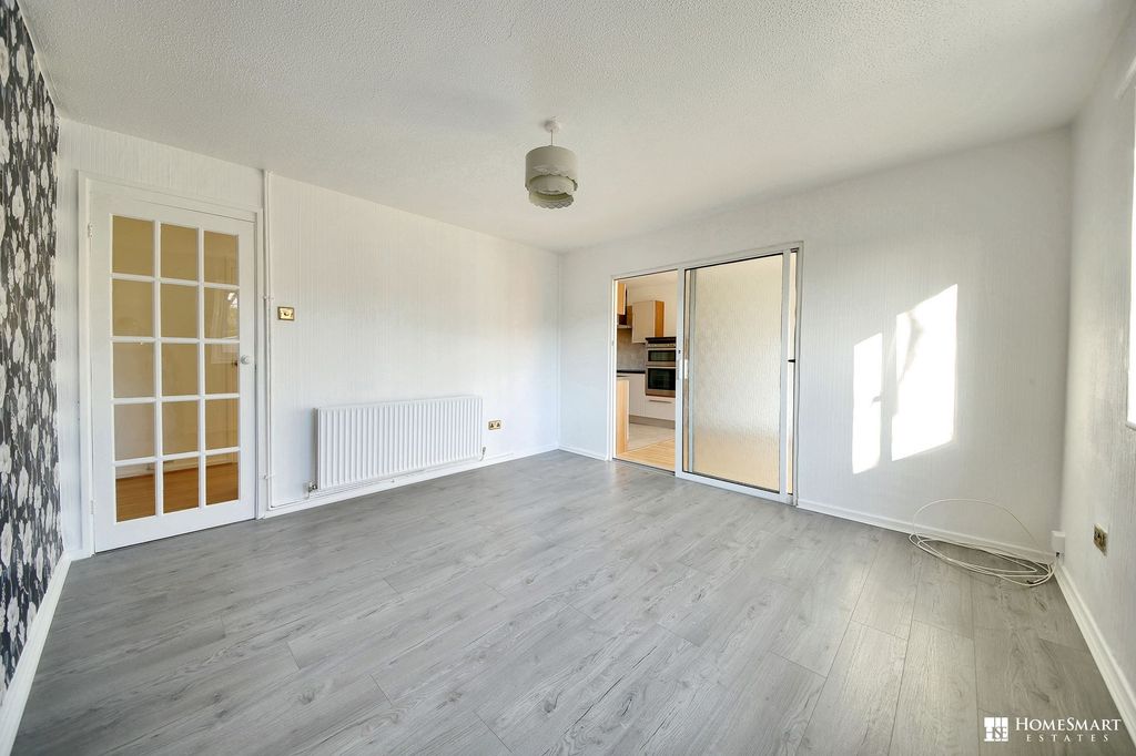 Property photo 3 of 26 Lounge