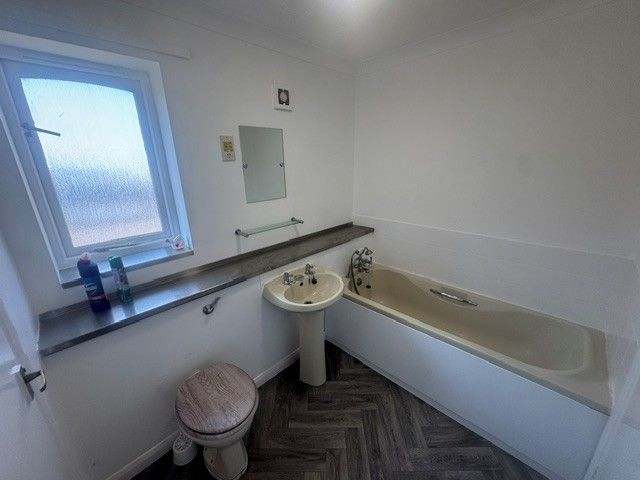 Property photo 2 of 6 Bathroom