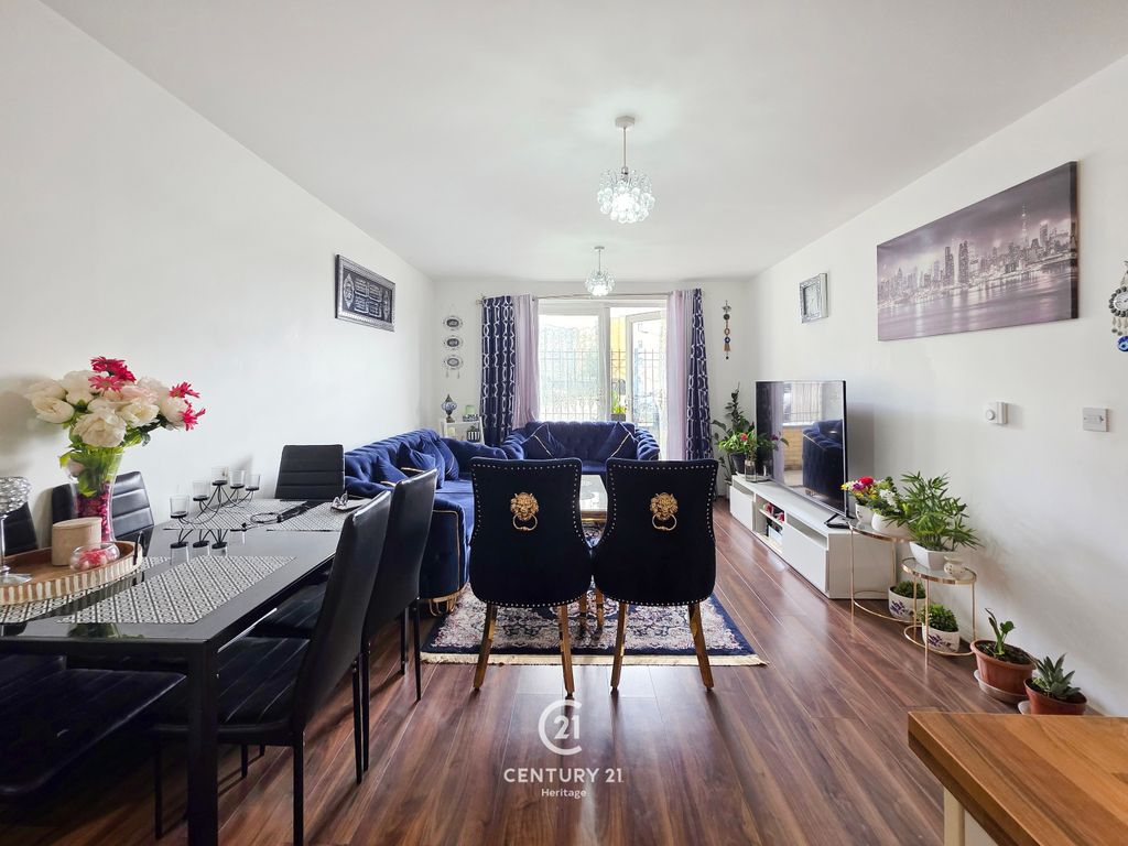 Property photo 3 of 13 E02048  (11)