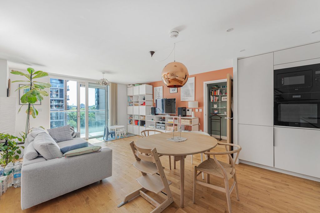 Property photo 1 of 16 Reception/Kitchen