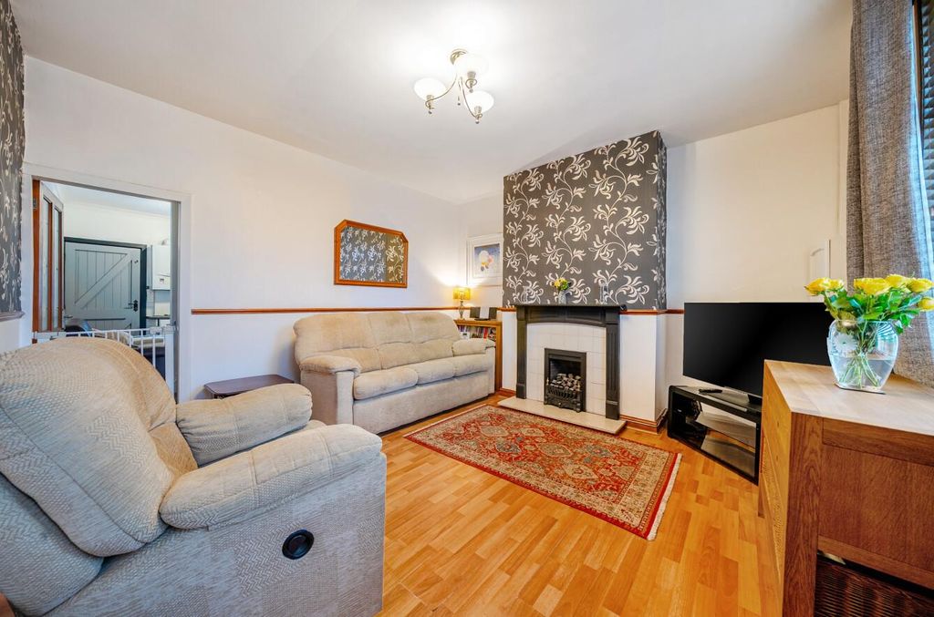 Property photo 3 of 18 1396069-6-6964Cb6c71Fe3.Jpg