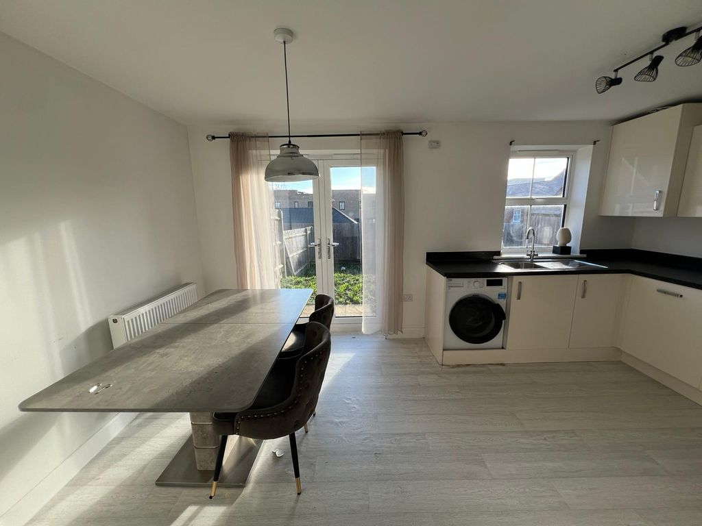 Property photo 3 of 19 Kitchen Diner