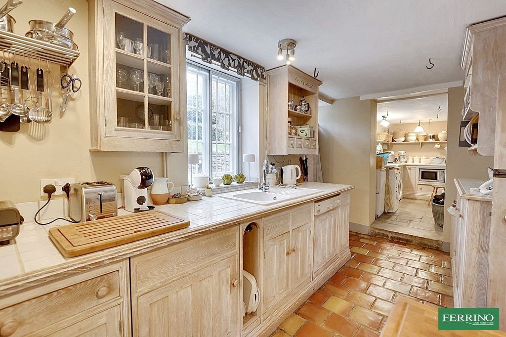 Property photo 3 of 32 Kitchen