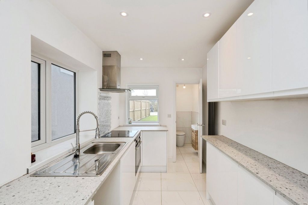 Property photo 2 of 17 Picture No. 22