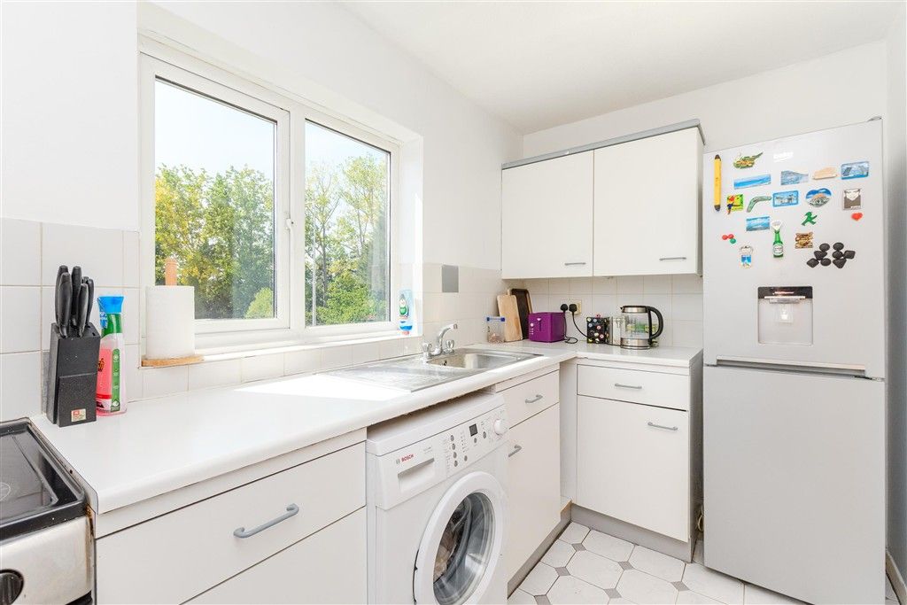 Property photo 2 of 7 Kitchen