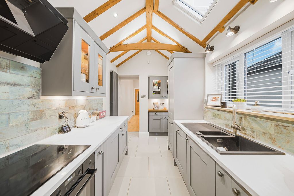 Property photo 3 of 34