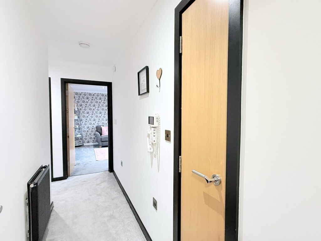 Property photo 2 of 27