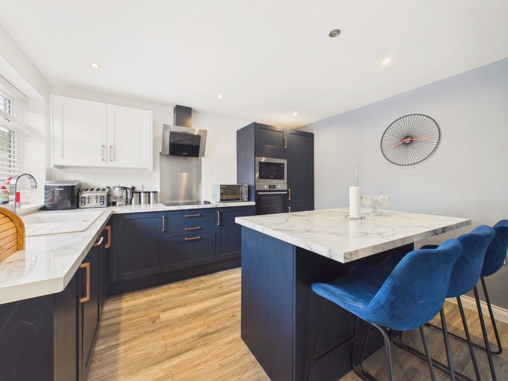 Property photo 2 of 16 5046984