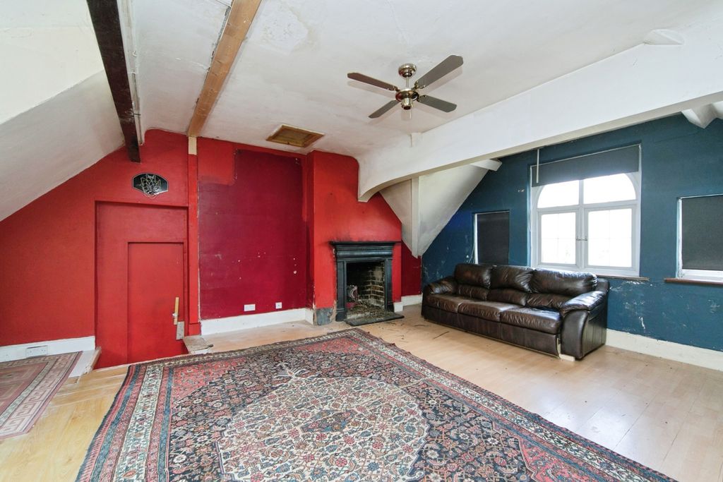 Property photo 2 of 17 Photo