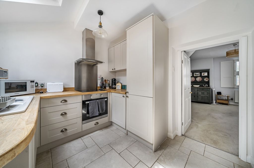 Property photo 3 of 19 Kitchen