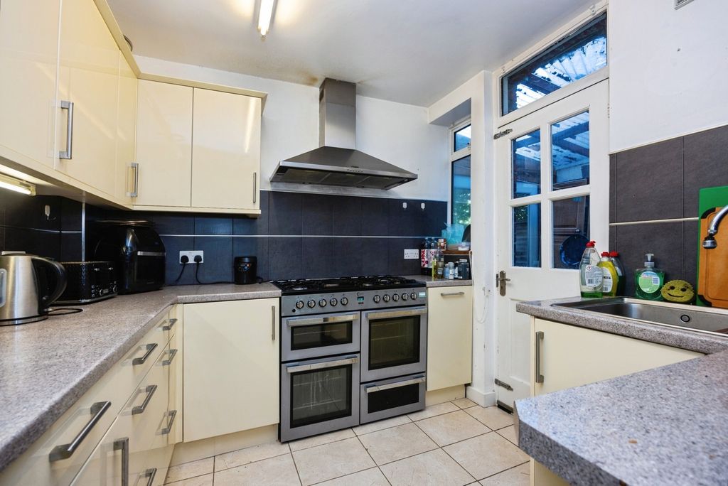 Property photo 2 of 12 Pbox-Img.Jpg