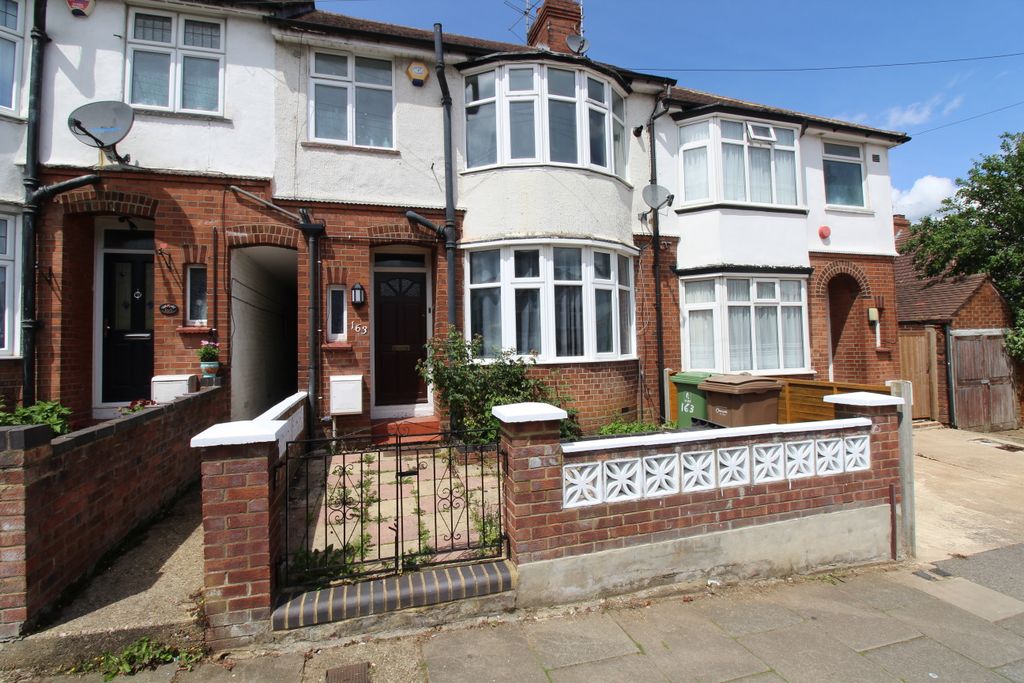 3 bed semi-detached house to rent New Town