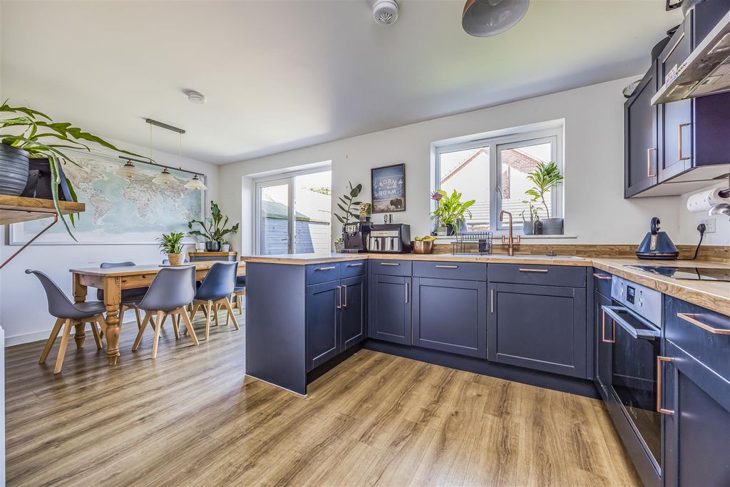 Property photo 2 of 18 Saint George's Avenue, Havant-Porticomarketing-Nex