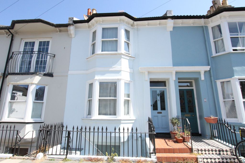 Property photo 1 of 18