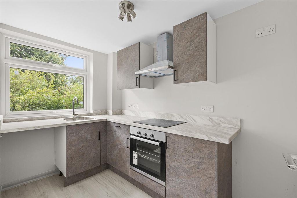 Property photo 3 of 7 Kitchen