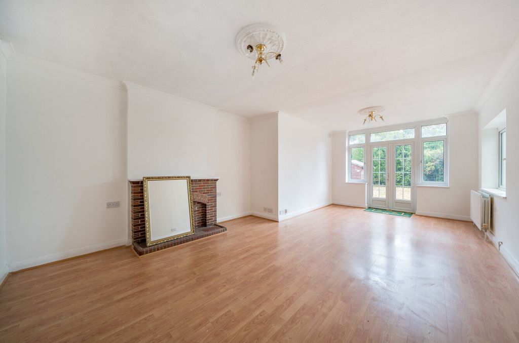 Property photo 2 of 17 1498057-11-6A6224...