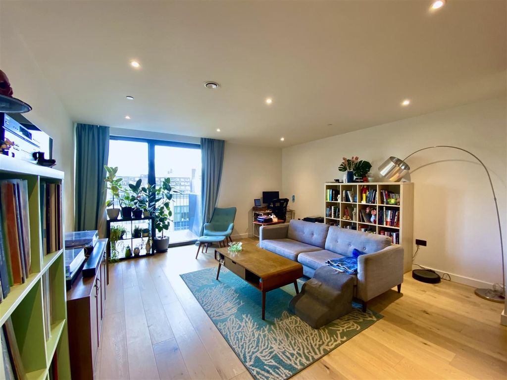 Property photo 1 of 24 Clarendon Court
