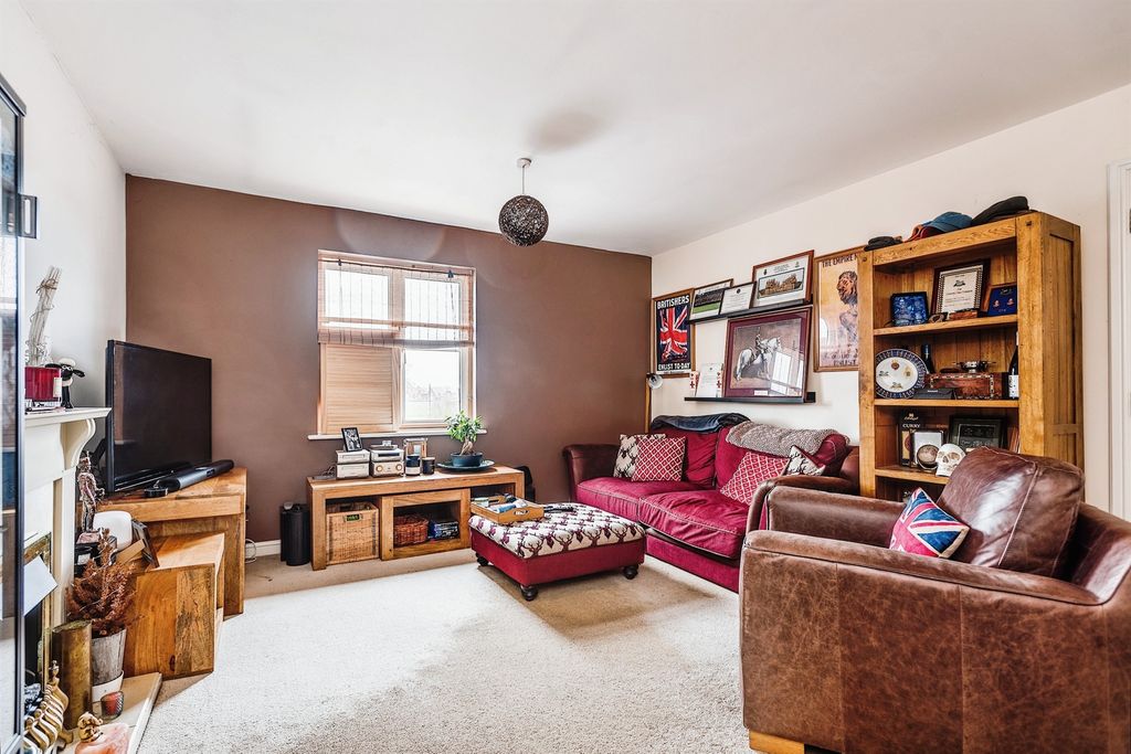 Property photo 3 of 9