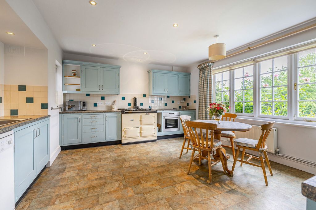 Property photo 3 of 11 Kitchen