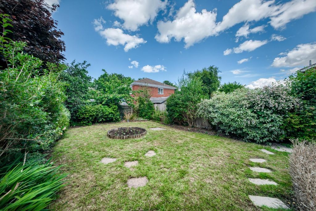 Property photo 3 of 24 Garden