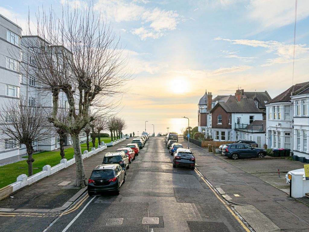 Property photo 2 of 34