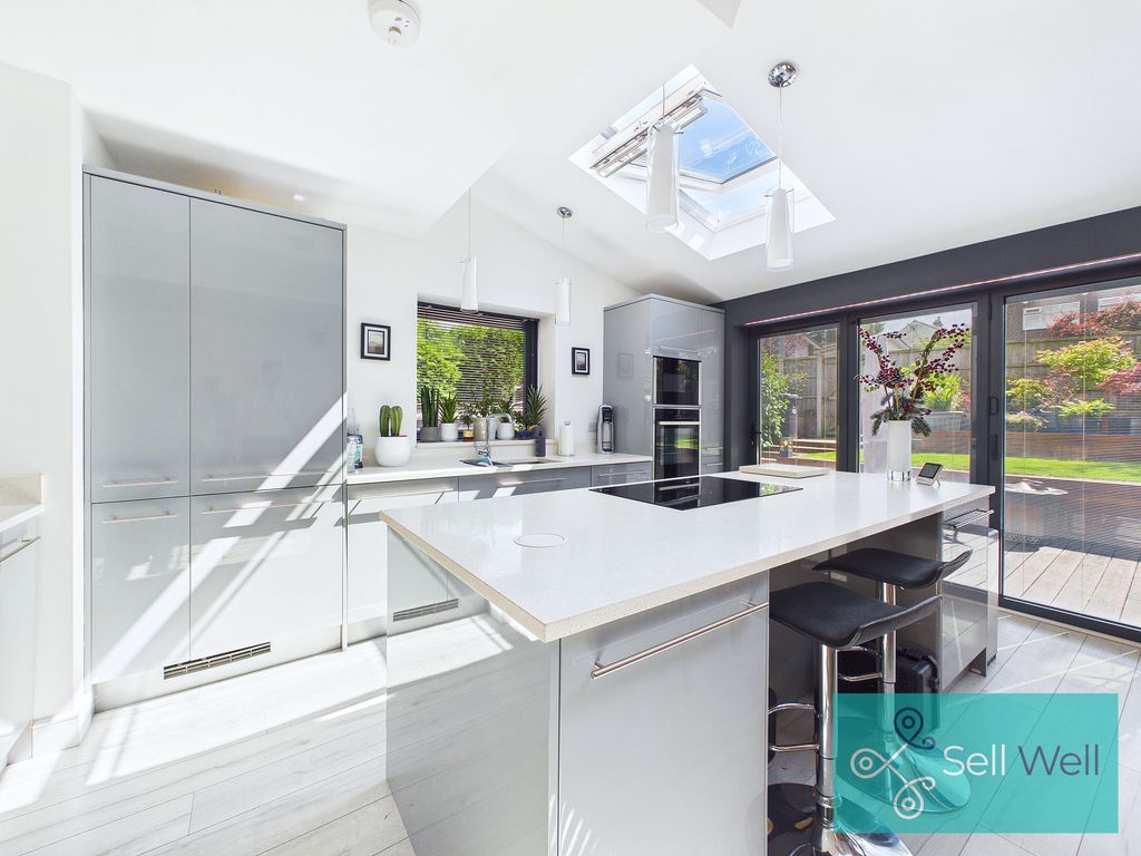 Property photo 2 of 31 Kitchen