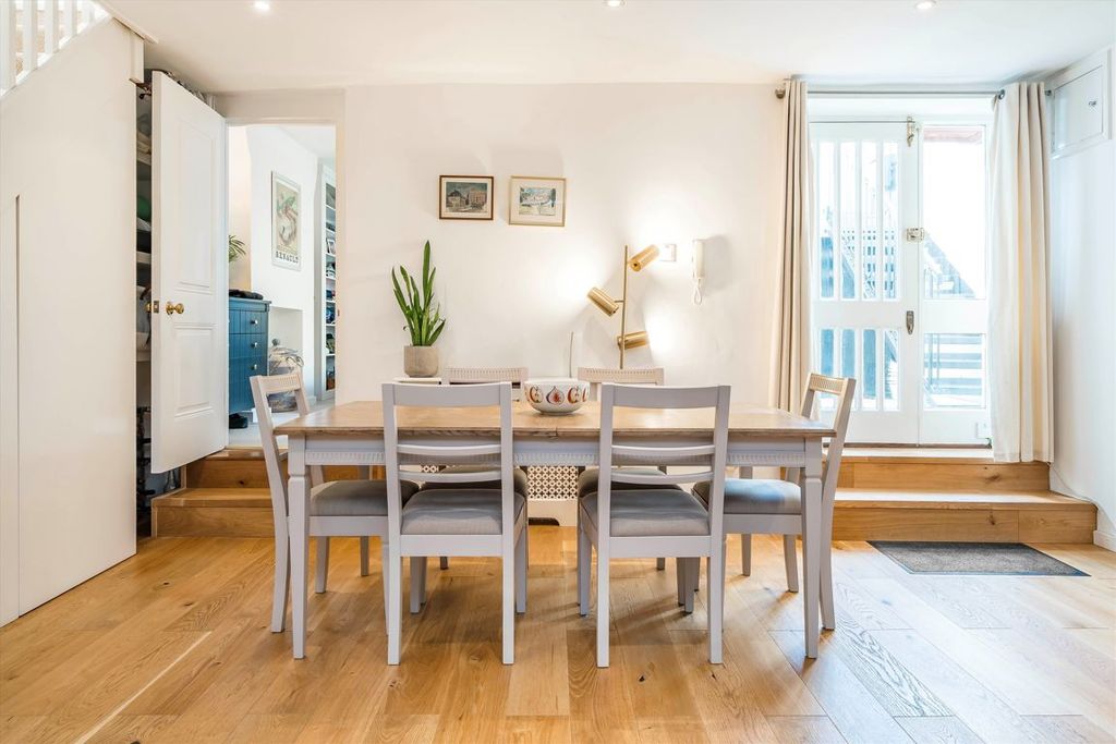 Property photo 3 of 6