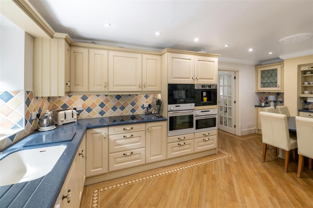 Property photo 3 of 30