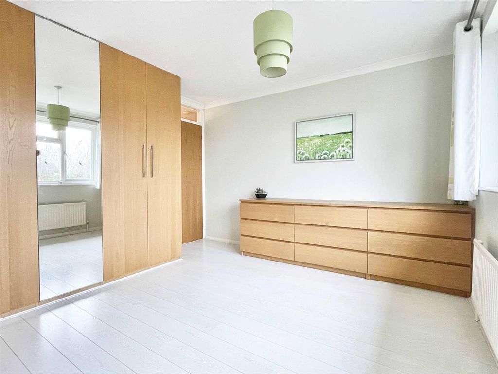 Property photo 3 of 22 Bed1A.Jpg