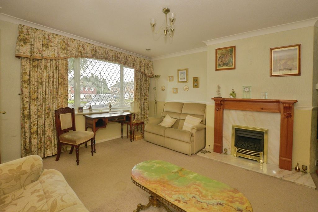 Property photo 3 of 18 Lounge