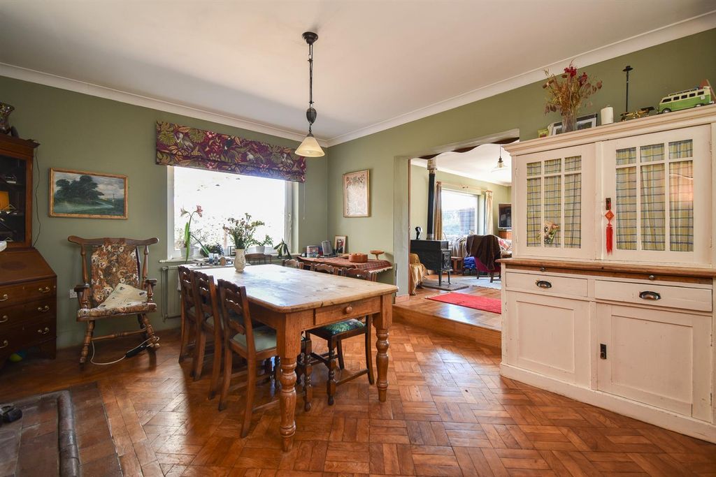 Property photo 2 of 33 Dining Room