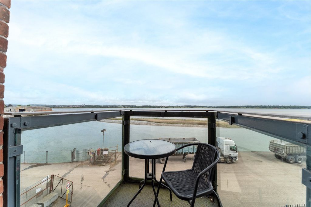 Property photo 3 of 12 Balcony