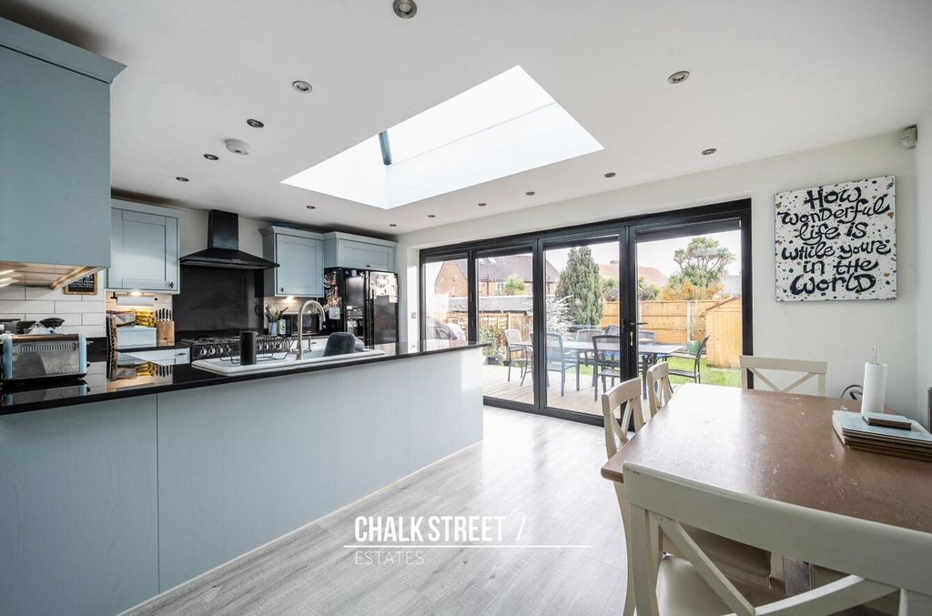 Property photo 2 of 21