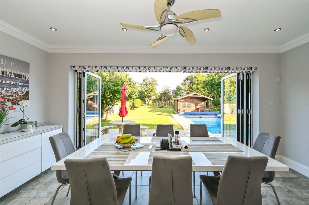 Property photo 3 of 33 Dining Room