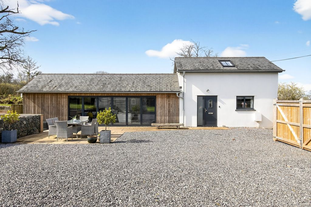 Property photo 3 of 28