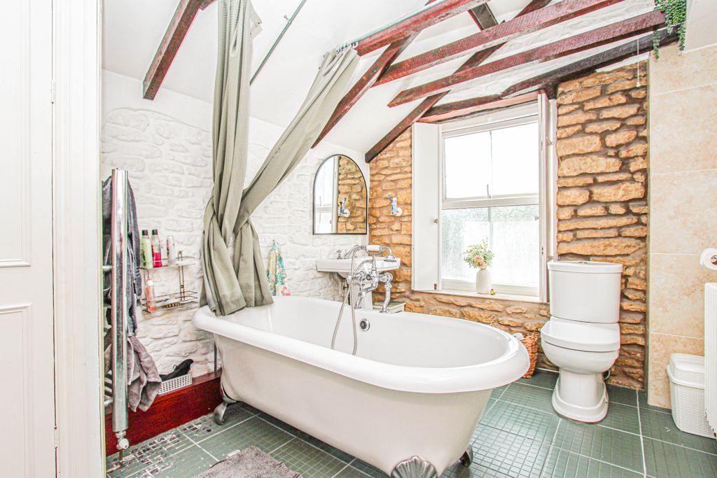 Property photo 3 of 14 Bathroom
