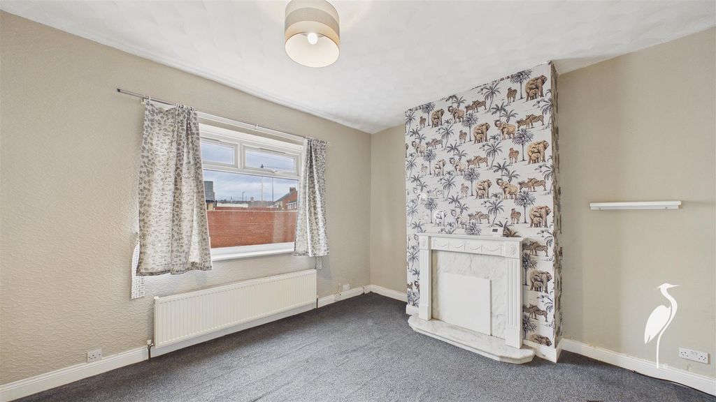 Property photo 2 of 18 Lounge