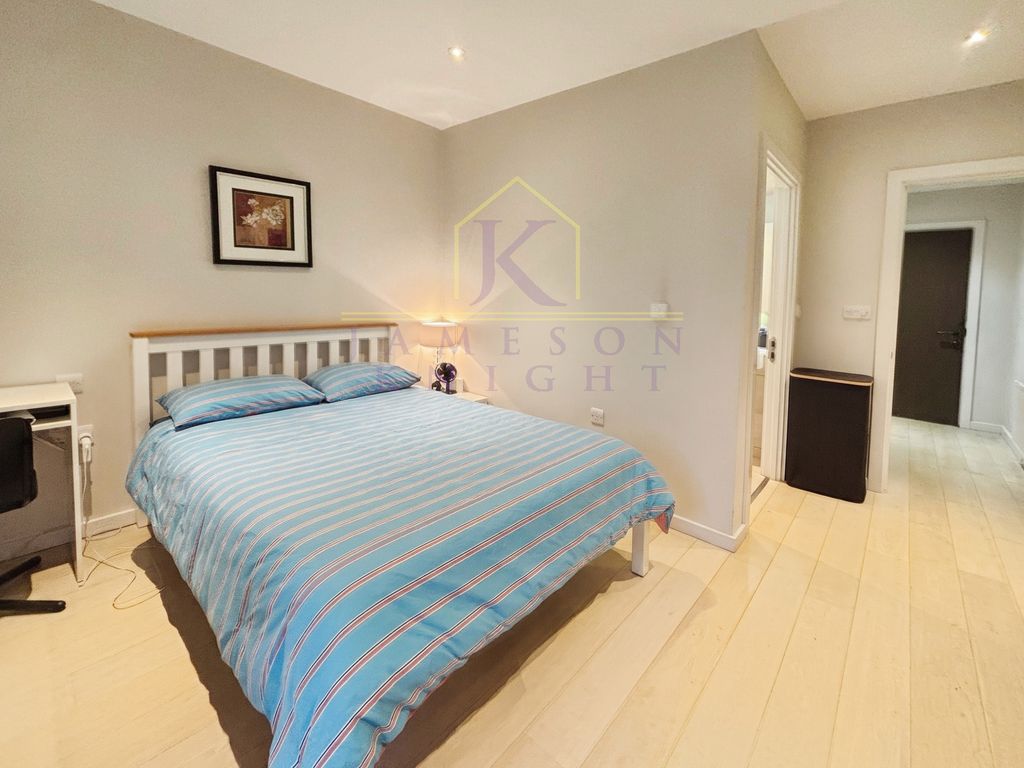 Property photo 3 of 11 Photo 4