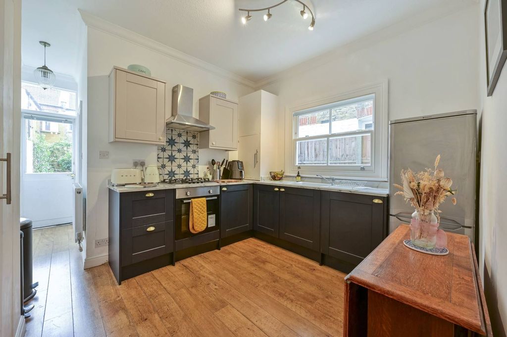 Property photo 3 of 11