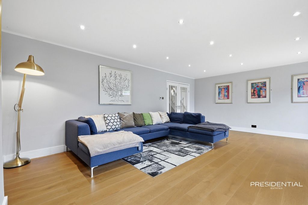 Property photo 2 of 25