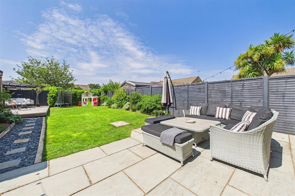 Property photo 2 of 18
