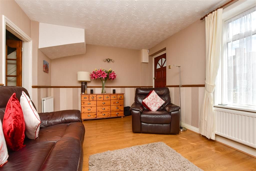 Property photo 3 of 8 Lounge