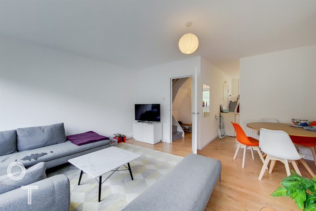 Property photo 3 of 10 Reception