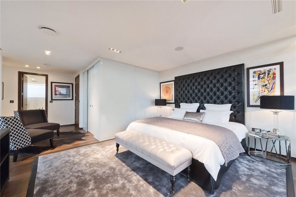 Property photo 3 of 11 Principal Bedroom
