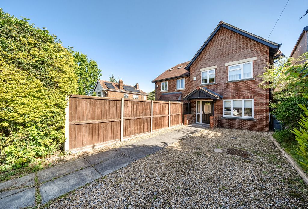 Property photo 1 of 20 1452621-19-69F1Db...