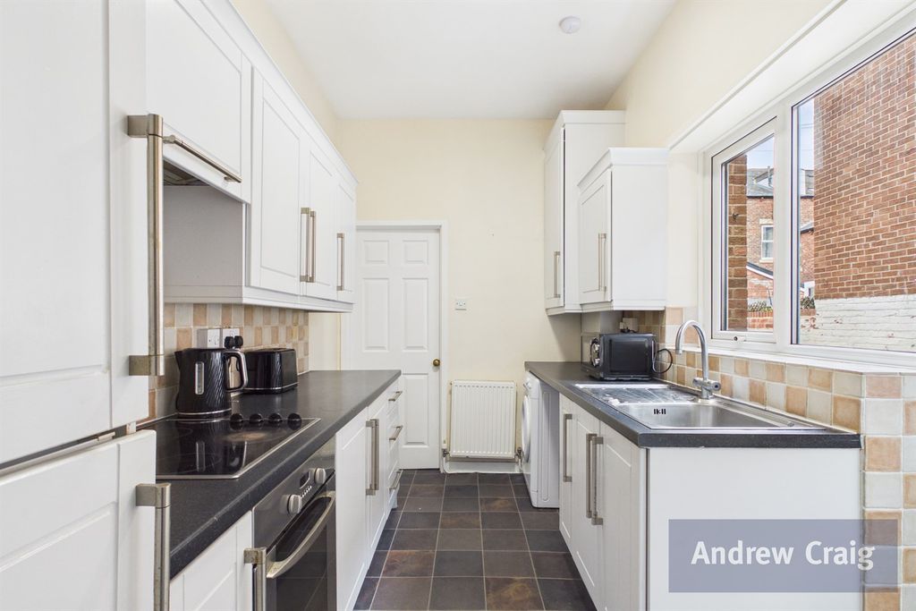 Property photo 3 of 15 Kitchen