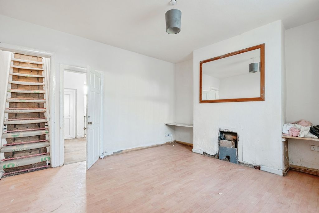 Property photo 3 of 15 Pbox-Img.Jpg