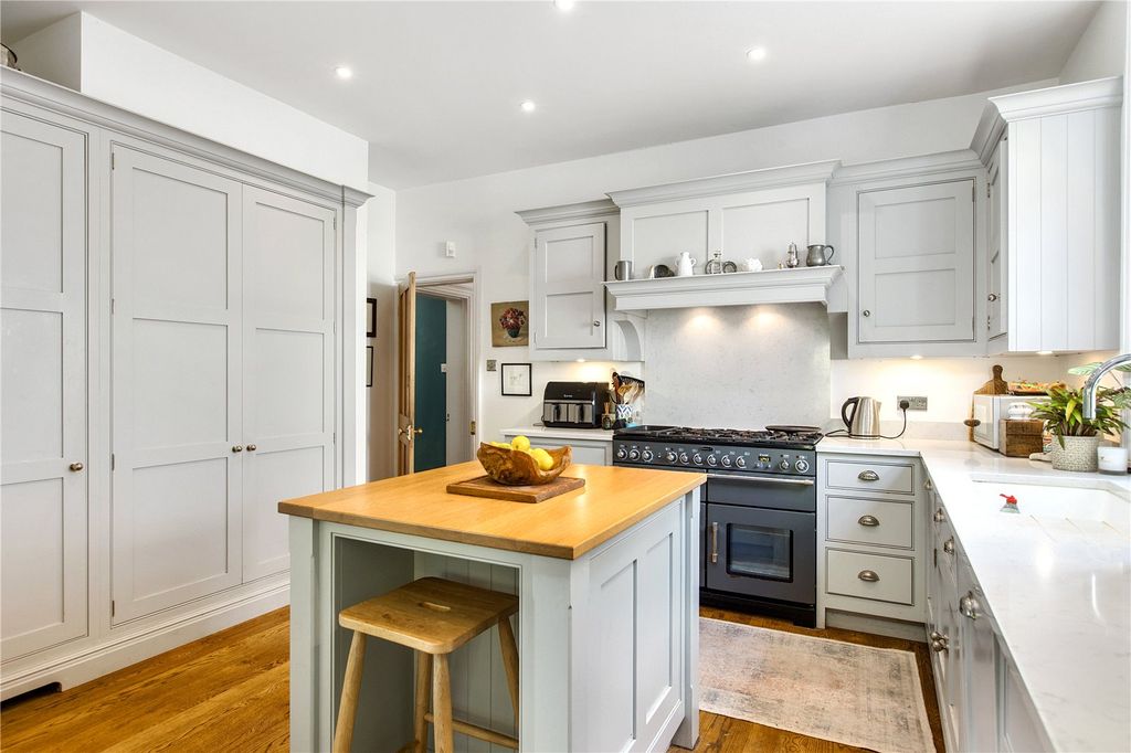 Property photo 3 of 14 Kitchen