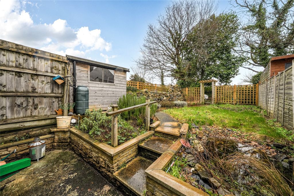 Property photo 2 of 9 Garden